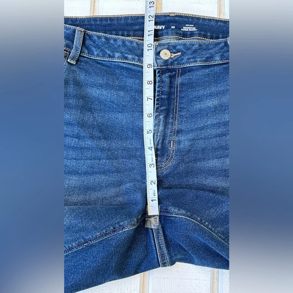 Old Navy Women’s‎ Rockstar Super Skinny Mid Rise Jeans Med Wash Size 20